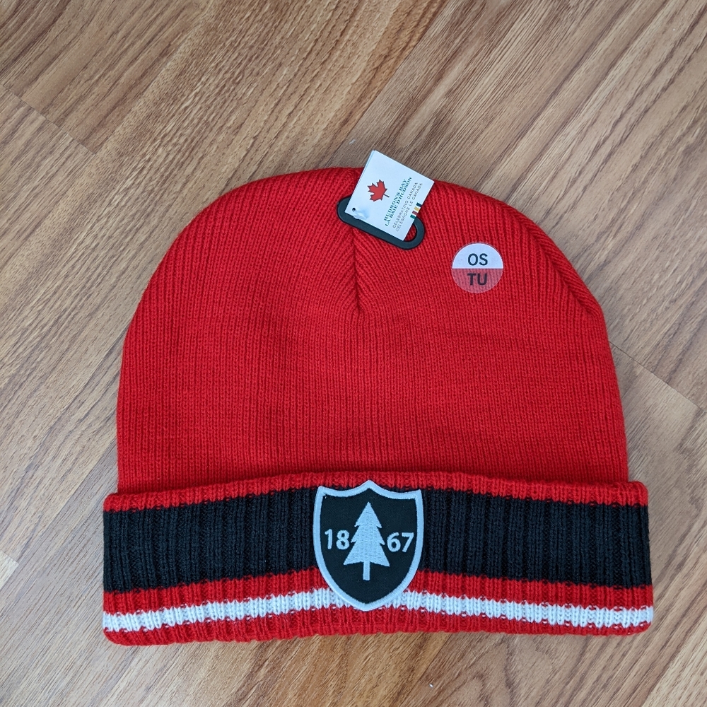 3/$15 Hudson's Bay unisex Red Canadiana Toque